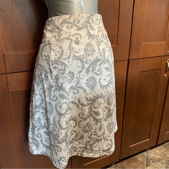 SALE!! Damask print skort stretchy athleisure belly control panel - Picture 4 of 11